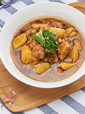 Chicken leg stew with potatoes