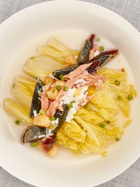 Baby Cabbage with Egg in Superior Soup