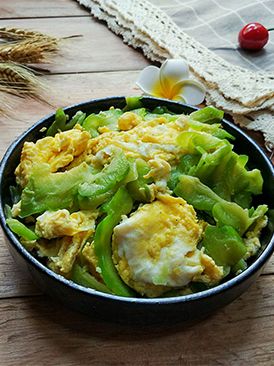Scrambled eggs with bitter gourd
