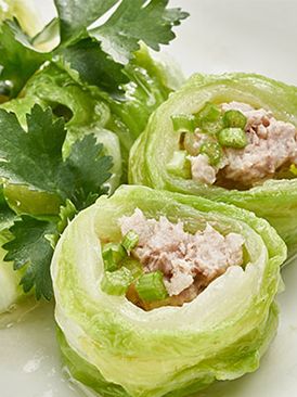 Steamed cabbage rolls